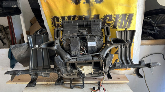 Mercedes Vito W639 A6398304260 Kümbet Parçası