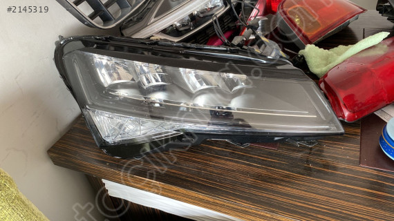 2021 SKODA SUPERB  SAĞ FAR ÇIKMA ORJİNAL