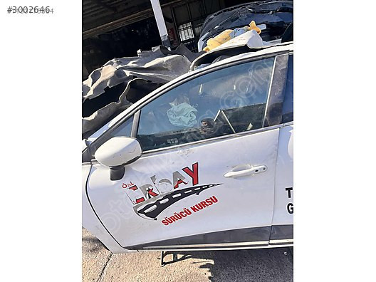 RENAULT CLIO 4 ÖN KAPI