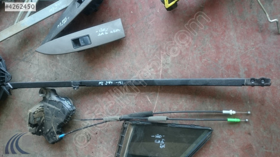 TOYOTA AVENSIS 2011 ÇIKMA SAĞ ÖN KAPI İÇ DEMİRİ