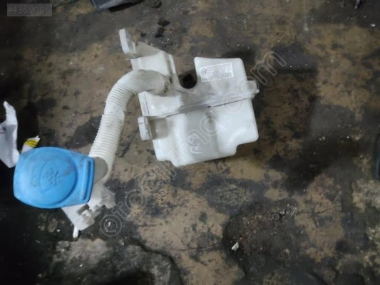 VOLKSWAGEN PASSAT B8 SİLECEK SU BİDONU