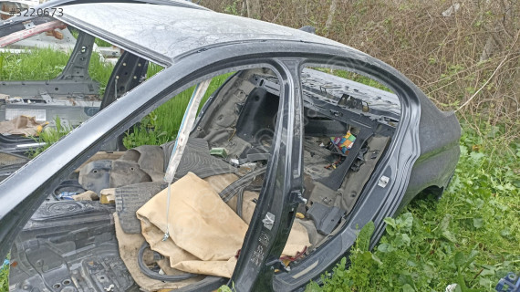 BMV F10 TAVAN ARKA KASA KUPA KAYHANLAR OTO ÇIKMA