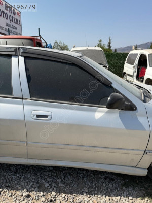 Peugeot 406 sağ ön kapı