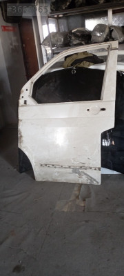 2012 model Volkswagen T5 sağ ön kapı