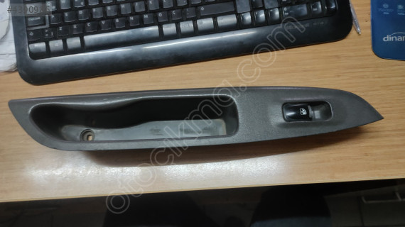 Hyundai Accent Era cam düğmesi 82720-1E010