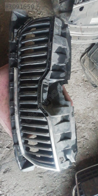 6V0853653 Skoda fabia ön panjur çıkma