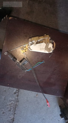 Ford escort sağ ön kapı kilidi motorlu