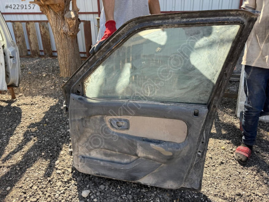 HYUNDAİ EXCEL SAĞ ÖN KAPI CAM KRİKOSU 90-95 MODEL