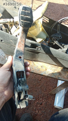Renault 19 eyrupa depriyaj pedalı