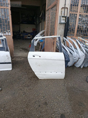 Mersedes Benz w245 b kasa soğ arka kapı
