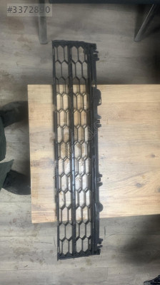 3V0853677 skoda süperb ön tampon orta ızgara