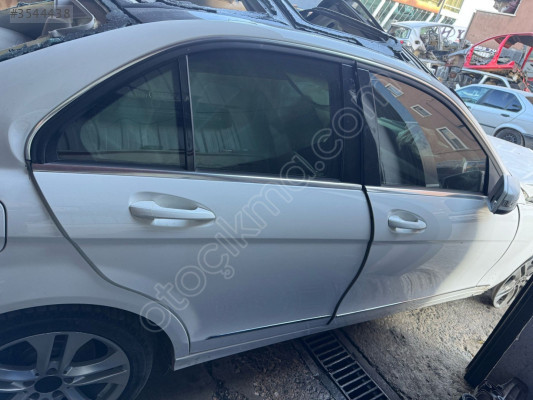 MERCEDES W204 BOYASIZ SAĞ ÖN KAPI BEYAZ HATASIZ - ERCAN TİCARET