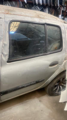 Renault Clio sol arka kapı