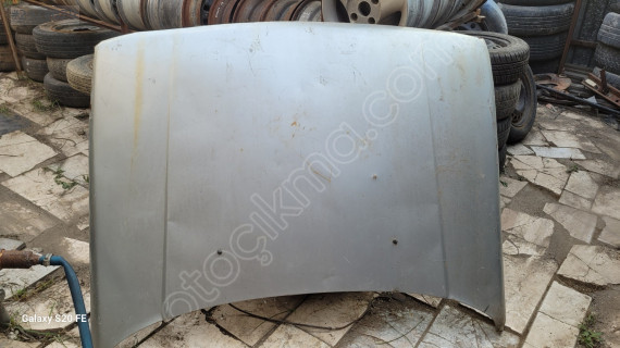 Mitsubishi lancer kaput