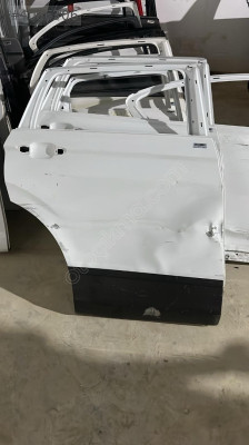 VOLKSWAGEN tiguan 16 24 sağ arka kapı ufak hasarlı