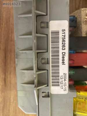 Fiat Doblo 1.3 sigorta kutusu tablası 51756263