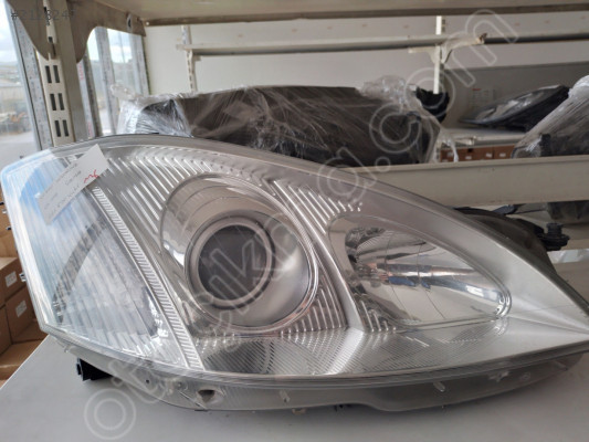 MERCEDES W221 XENONSUZ SAĞ FAR ÇIKMA 2218204461