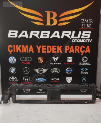 AUDİ A4 RADYATÖR MONTAJ BRAKETİ 8W0807771