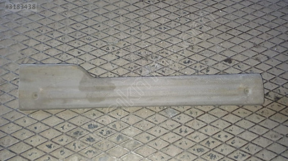 1993-1997 Chrysler LHS sol arka kapı eşik plastigi