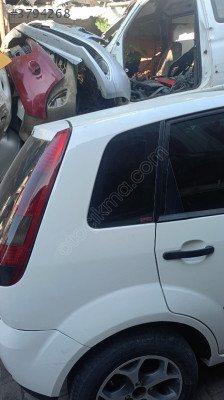 ford fiesta sağ arka çamurluk