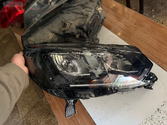 2024 PEUGEOT 2008 SAĞ FAR ORJ ÇIKMA