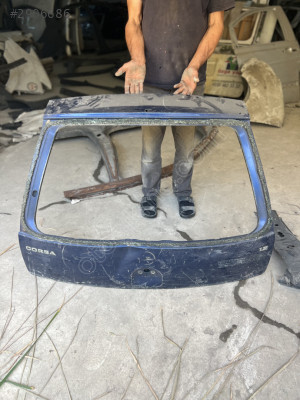 Opel corsa c çıkma arka bagaj kapağı