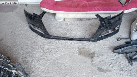 Audi A4 ön tampon çıkma