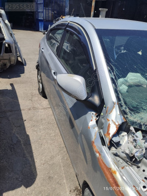 Hyundai accent blue sag sön kapi dolu bos orjinal cikma