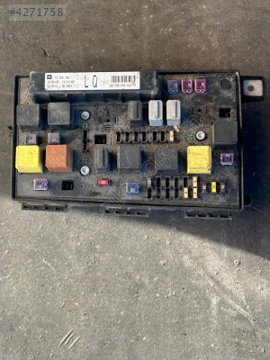 13268306 LQ 13145041BT OPEL ASTRA H ZAFİRA SİGORTA TAPLASİ KUTU