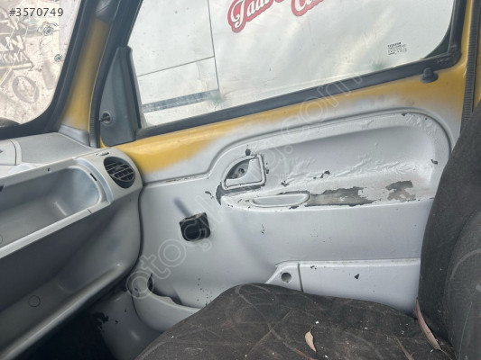 RENAULT KANGOO 1 1.9 DİZEL 1998-2008 SAĞ ÖN KAPI DÖŞEMESİ