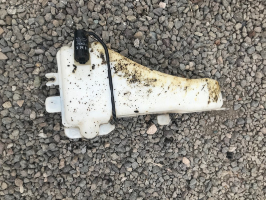 HYUNDAİ STAREX CAM SU BİDONU