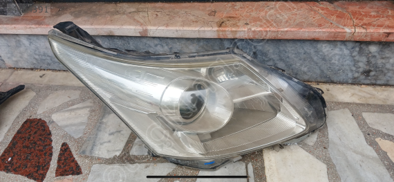 Toyota avensis 2010 2011 sağ far