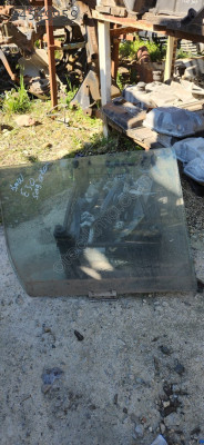 Bmw e30 sağ arka kapı camı