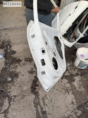 Polo sağ arka kapı