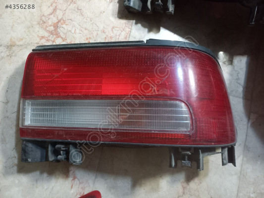 Toyota Corona Sağ Arka Stop