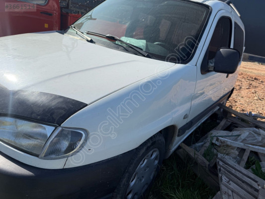 Peugeot partneri sağ sol beyaz Çamurluk