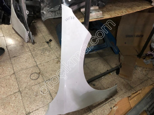 MERCEDES A SERİ W117 SAĞ ÖN ÇAMURLUK