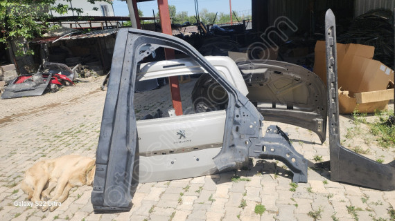 Ford Transit sağ ön kapı çerçevesi