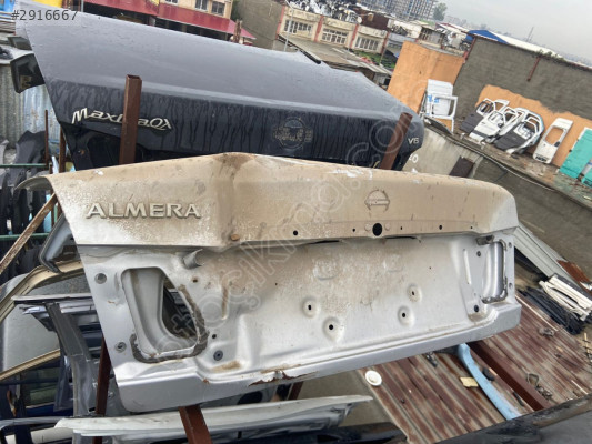Almera bagaj kapağı