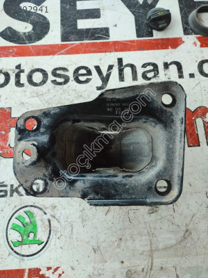 1K0505130L golf 7 sağ arka dingil şase bağlantı yuvası