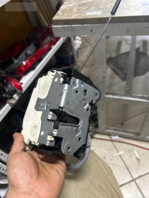 Lantrover kapı kilidi