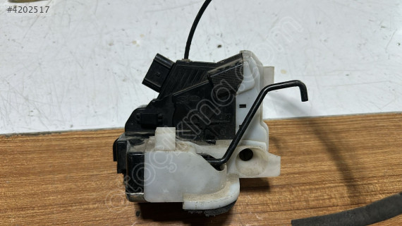 HYUNDAİ İ20 SOL ÖN KAPI KİLİDİ ORJ ÇIKMA