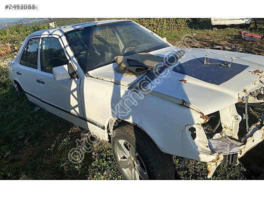 MERCEDES W124 SAĞ ÖN ÇAMURLUK BEYAZ RESTORE İSTER FİYAT UYGU