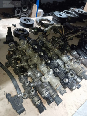 RENO TRAFİK 2.0 REİL BORUSU ENJEKTÖR KÜTÜĞÜ