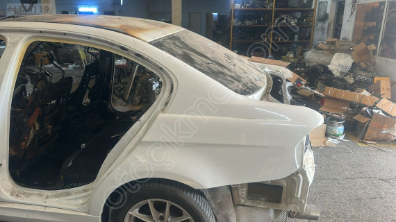 BMW E90 SOL ARKA KOMPLE