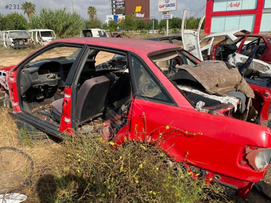 AUDİ 80 SAĞ MARŞBİYEL SACI VE ORTA DİREK ORJİNAL ÇIKMA 1994