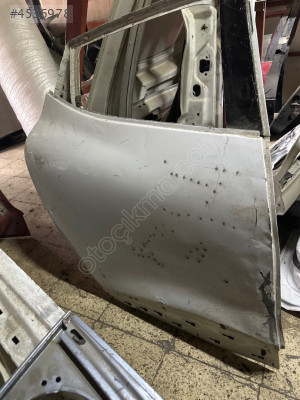 CLİO 4 SAĞ ARKA KAPI ORJİNAL ÇIKMA