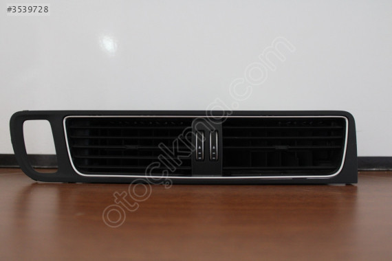 AUDİ Q5 GÖGÜS KALORİFER IZGARASI 8R1820951