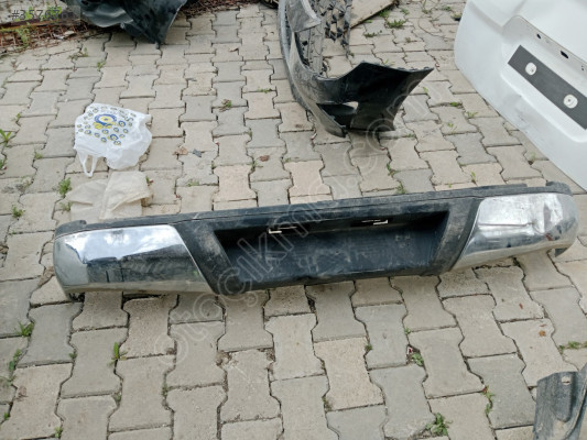 Nissan Navara arka tampon çıkma orjinal