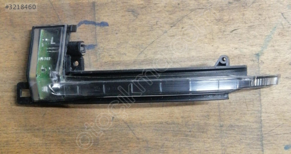 AUDİ A4 A5 Q3 AYNA SİNYALİ SOL ORJİNAL 8K0949101